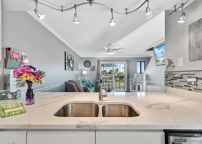 South Winds 2-updated Condo-beach Views-walk To Hangout-free Parking *