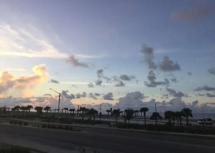 Apartment South Winds 2-updated Condo-beach Views-walk To Hangout-free Parking